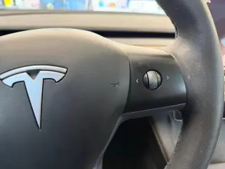 Tesla Model 3 2023 4dr Sedan