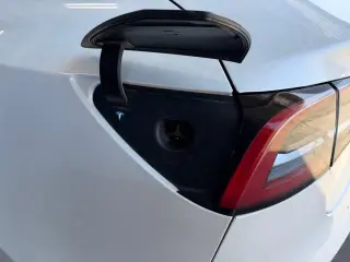 Tesla Model 3 2023 4dr Sedan