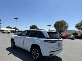 Jeep Grand Cherokee 2023 4x4 Overland 4dr SUV