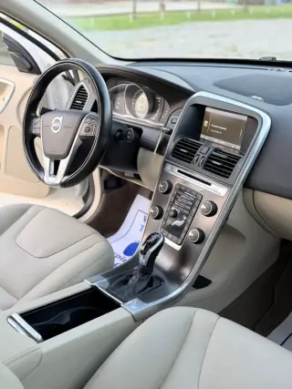 2015 VOLVO XC60