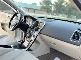 2015 VOLVO XC60
