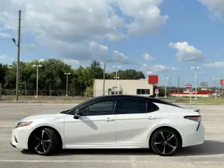 2018 TOYOTA CAMRY