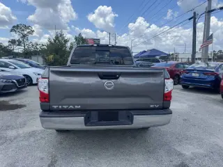 2017 Nissan Titan SL