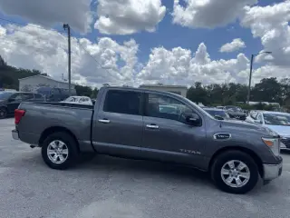 2017 Nissan Titan SL