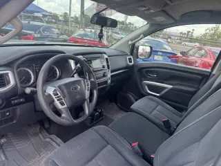 2017 Nissan Titan SL