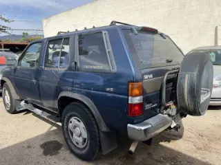 1993 Nissan Pathfinder SE