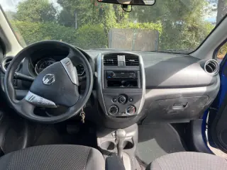 2015 Nissan Versa 1.6 SV