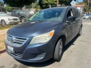 2009 Volkswagen Routan SE
