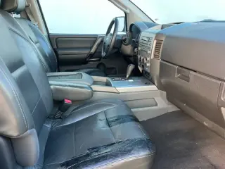 2005 Nissan Armada SE