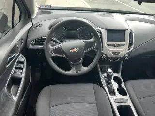 2018 Chevrolet Cruze LS Auto