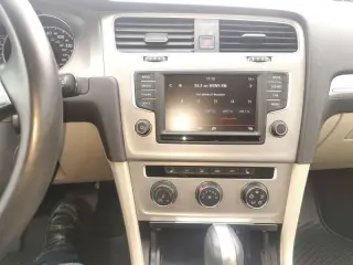 2016 Volkswagen Golf TSI SE