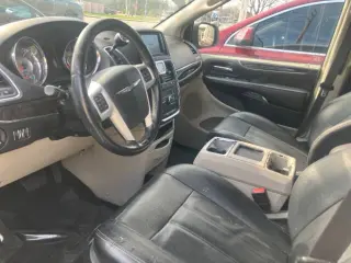 2016 Chrysler Town and Country