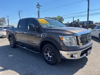 2017 Nissan Titan SV