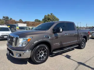 2017 Nissan Titan SV