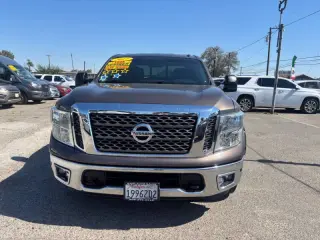 2017 Nissan Titan SV