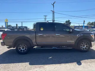 2017 Nissan Titan SV