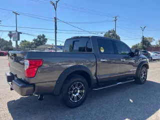 2017 Nissan Titan SV