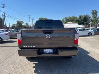 2017 Nissan Titan SV