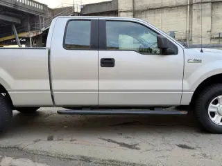 2005 Ford F-150 STX