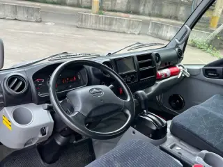 2017 Hino 195