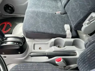 2017 Hino 195