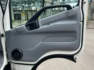 2017 Hino 195
