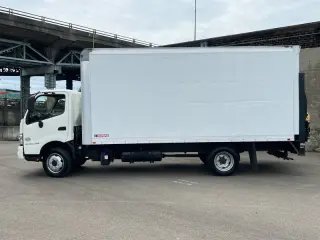 2017 Hino 195