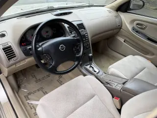 2003 Nissan Maxima SE