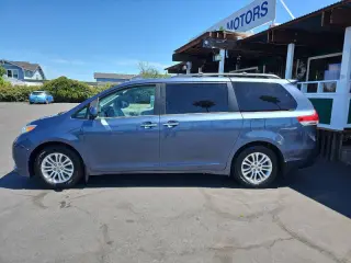 2013 Toyota Sienna XLE Mobility 7-Passenger