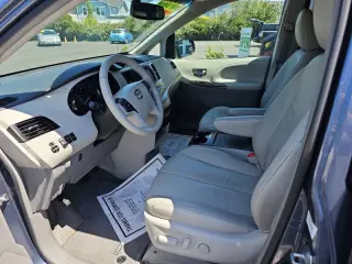 2013 Toyota Sienna XLE Mobility 7-Passenger