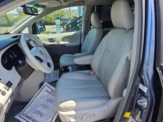 2013 Toyota Sienna XLE Mobility 7-Passenger