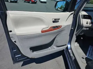 2013 Toyota Sienna XLE Mobility 7-Passenger