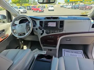 2013 Toyota Sienna XLE Mobility 7-Passenger