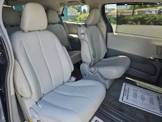 2013 Toyota Sienna XLE Mobility 7-Passenger