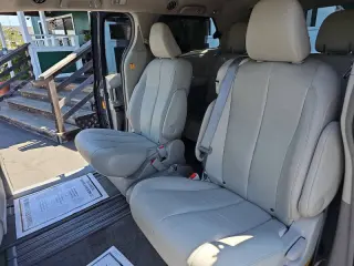 2013 Toyota Sienna XLE Mobility 7-Passenger