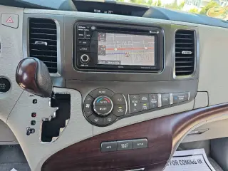 2013 Toyota Sienna XLE Mobility 7-Passenger