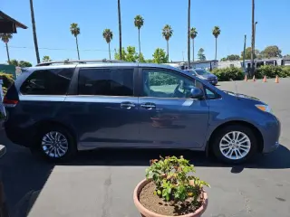 2013 Toyota Sienna XLE Mobility 7-Passenger