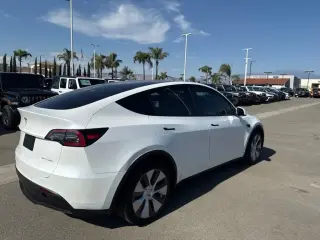 Tesla Model Y 2021 AWD Long Range 4dr Crossover