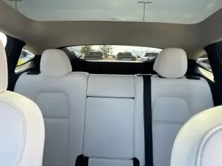 Tesla Model Y 2021 AWD Long Range 4dr Crossover