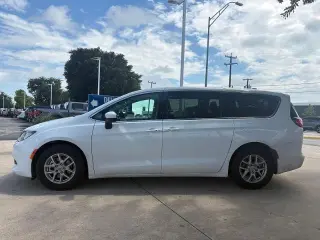 Chrysler Voyager 2023 LX 4dr Mini-Van
