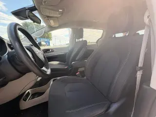 Chrysler Voyager 2023 LX 4dr Mini-Van