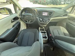 Chrysler Voyager 2023 LX 4dr Mini-Van