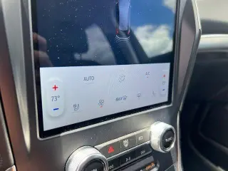 Ford Edge 2023 AWD Titanium 4dr Crossover