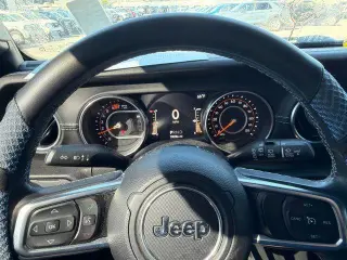 Jeep Wrangler Unlimited 2018 4x4 Sahara 4dr SUV (midyear release)