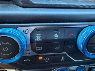 Jeep Wrangler Unlimited 2018 4x4 Sahara 4dr SUV (midyear release)