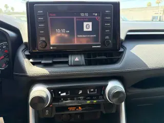 Toyota RAV4 2020 LE 4dr SUV