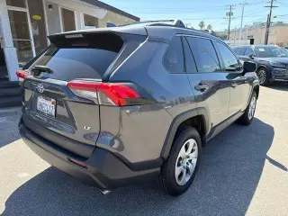 Toyota RAV4 2020 LE 4dr SUV