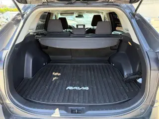 Toyota RAV4 2020 LE 4dr SUV