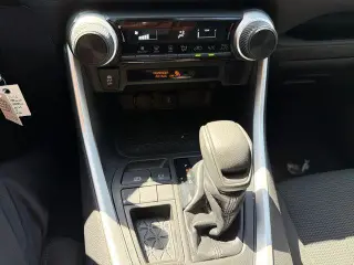 Toyota RAV4 2020 LE 4dr SUV