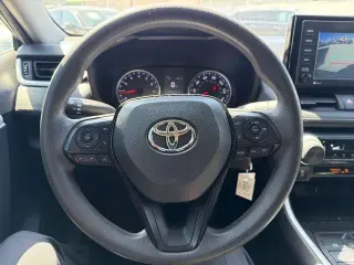 Toyota RAV4 2020 LE 4dr SUV